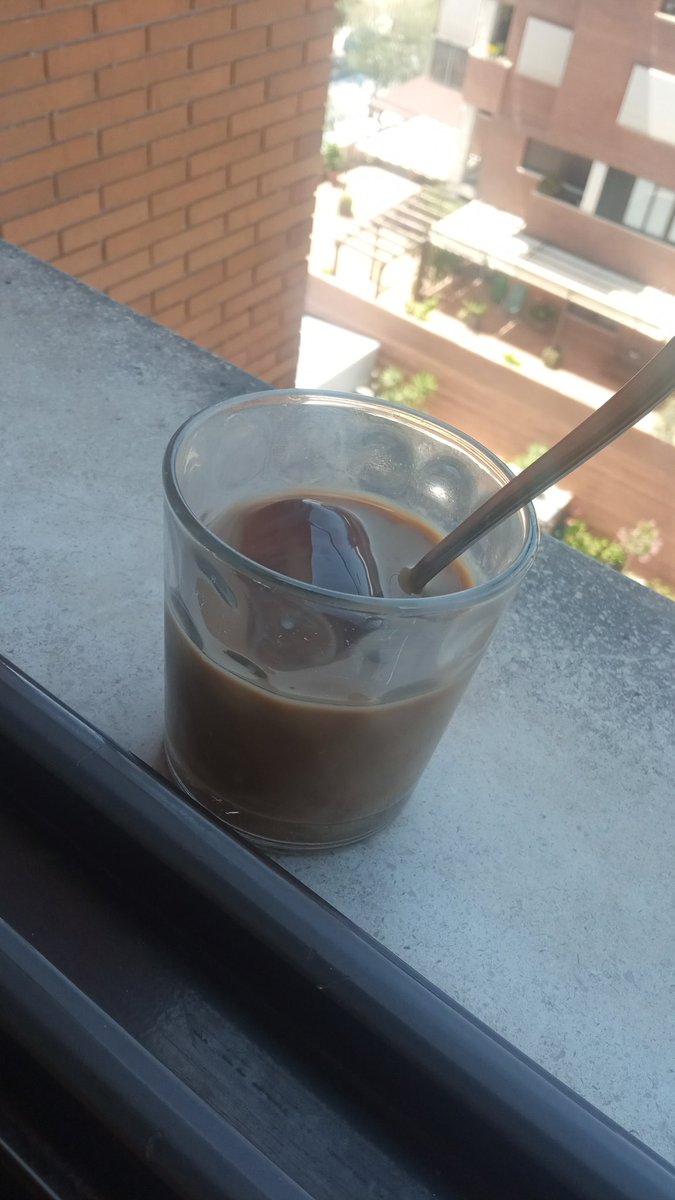 Cafe y cigarro muñeco de barro