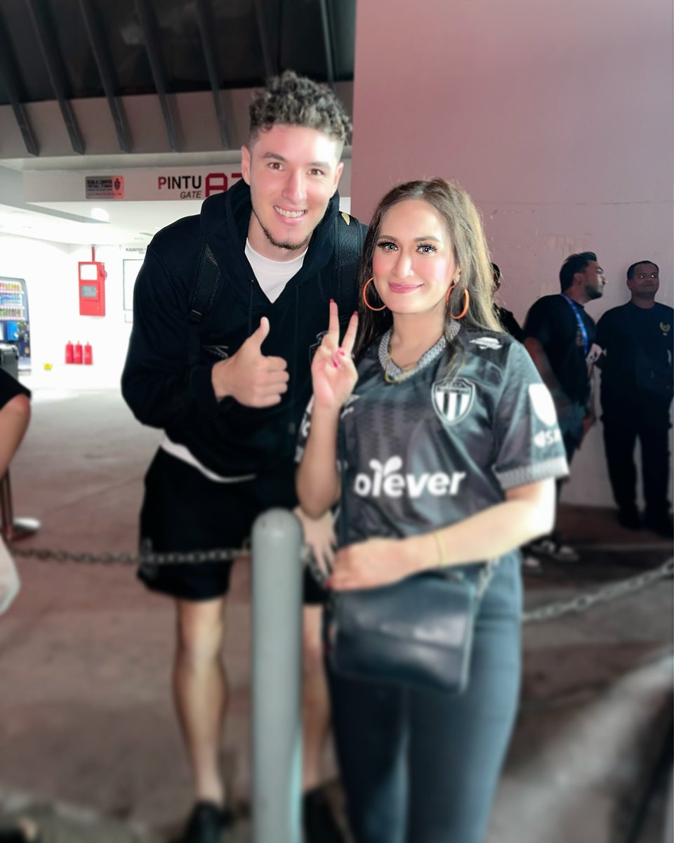 nursyuhada_7's tweet image. With Matko Zirdum ☺️☺️

#KualaLumpurCityFC #KLCity #KLxTFC #sampaimatikualalumpur