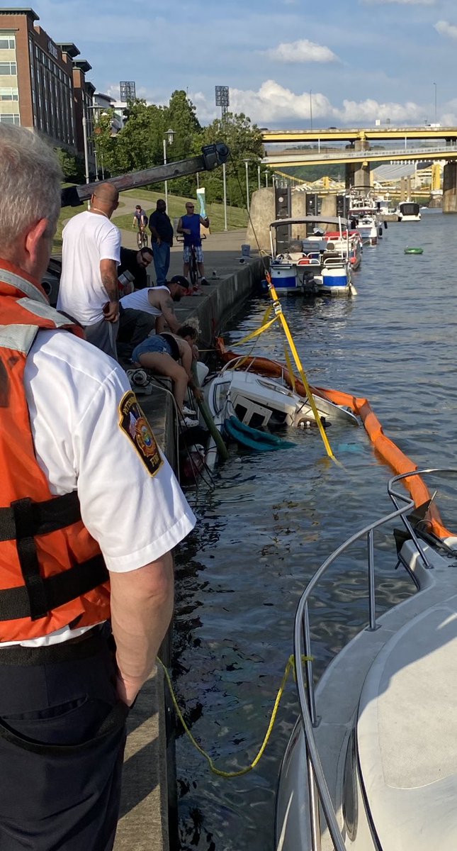 PghPublicSafety's tweet photo. Pittsburgh Hazmat responded to the Allegheny River for a sinking boat that was leaking fuel.

Hazmat teams deployed a boom to contain the spill. There were no reported injuries.

River Rescue provided overwatch. 

A towing company is in the process of salvaging the sunken vessel. https://t.co/Kvp3z7H20y