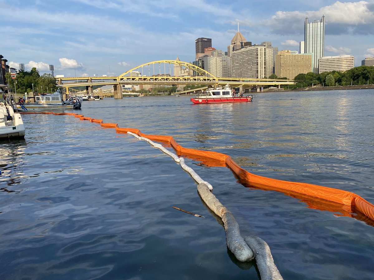 PghPublicSafety's tweet photo. Pittsburgh Hazmat responded to the Allegheny River for a sinking boat that was leaking fuel.

Hazmat teams deployed a boom to contain the spill. There were no reported injuries.

River Rescue provided overwatch. 

A towing company is in the process of salvaging the sunken vessel. https://t.co/Kvp3z7H20y