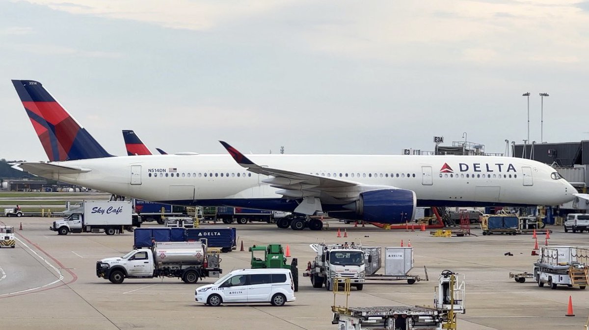 JebBrooks's tweet photo. #RideOfTheDay Deltaโs A350 service from Atlanta to Johannesburg, #DL200 operated by #N514DN! ๐คฉ https://t.co/h95X6BhIy3