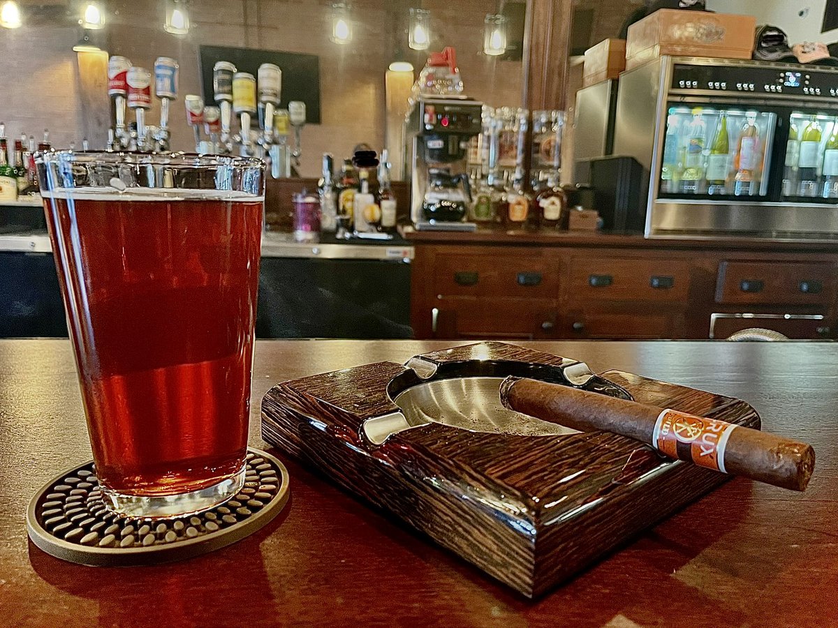 scotsmanss's tweet photo. Off work, long ass day. But this Irish red and Crux are fixing that. Then I’ll be home to plan a #MYFAROG campaign. https://t.co/xoTBiYcjvD