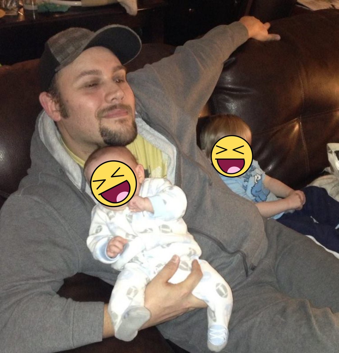 machine_slave's tweet photo. Just came across these little gems.. man, I wish they were still this small. ๐ฐ #TheyGrowTooFast #DadsLoves https://t.co/7wykPlBUdd
