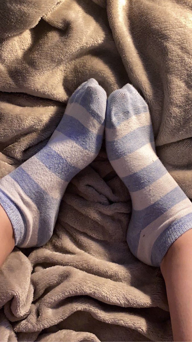 FeetPoser's tweet photo. Smells amazing🧦🦨
#feetmodel #feetpic #socklover #longtoes #solelover #toenails #toefetish #dirtysocks #dirtyfeet #smellyfeet #feetfreak #feetcontent #feetfinder #feetseller #feet_lover #feet #toes #feetfetish https://t.co/mn2Cr3Fp9l