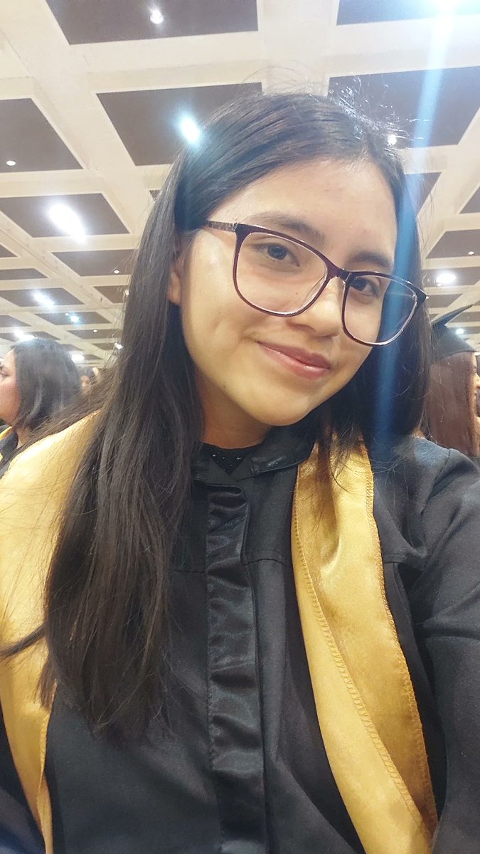 Fabiola_gh21's tweet photo. Quiero agradecer al presidente López Obrador  (@lopezobrador_ ) por hacer posible que los programas del bienestar sean una una realidad para los jóvenes. 

Hoy termino mi prepa y durante este recorrido de 3 años recibí la #BecaBenitoJuárez. 🎓 https://t.co/9uuDl1pBCN