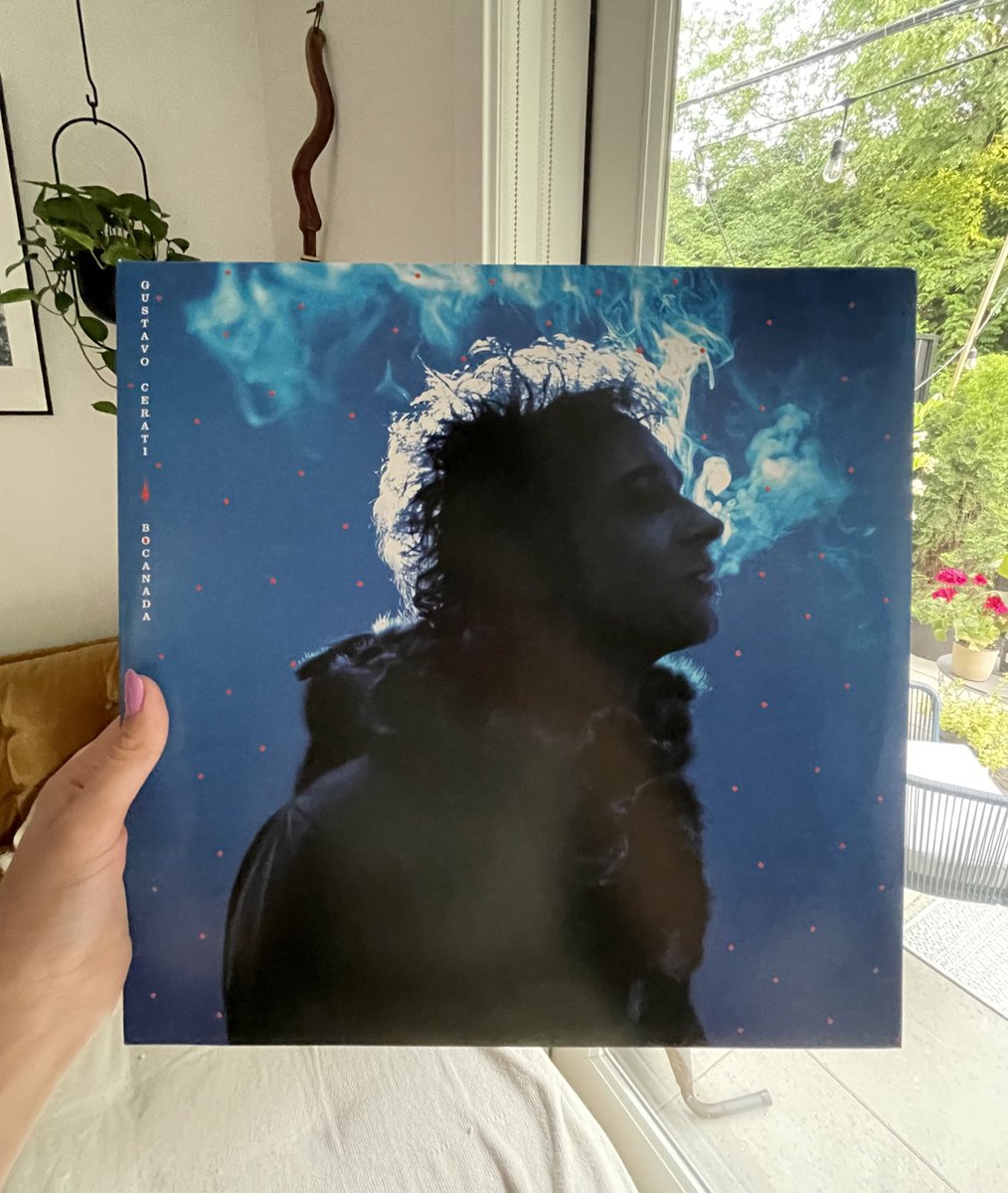 acgomezu's tweet photo. llevaba más de un año buscando el lp de bocanada de cerati sin nada de suerte y de repente mis amigos me lo regalan. lo mandaron traer desde argentina. nomas por que si. me siento la persona mas especial del mundo 🥲🩷 https://t.co/9GThT0bg6P