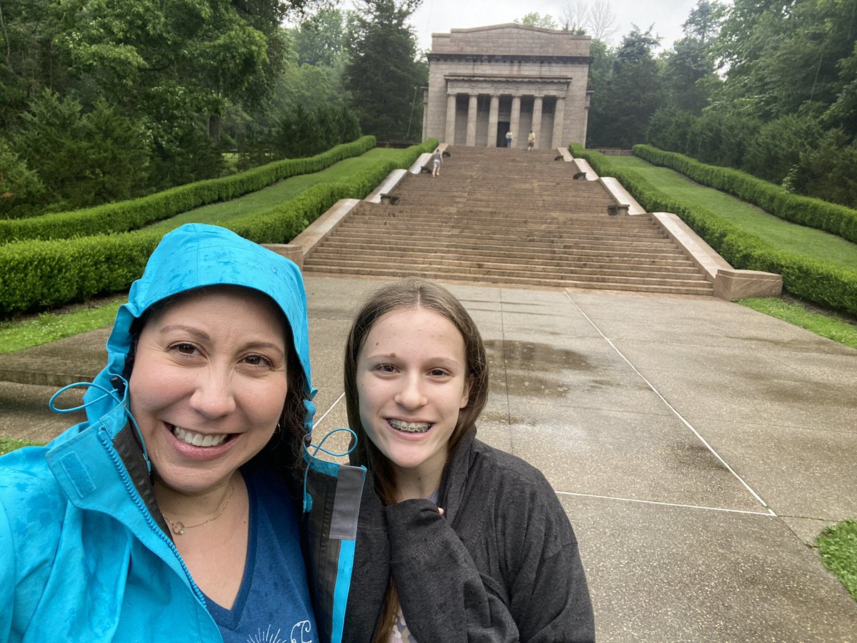 schschoir's tweet photo. Hope you’re finding time to spend with family and friends this summer and making great memories. #BulldogSummer #RefreshRenew @HumbleISD_SCHS @HumbleISD_Arts https://t.co/ddnRAX2EFC