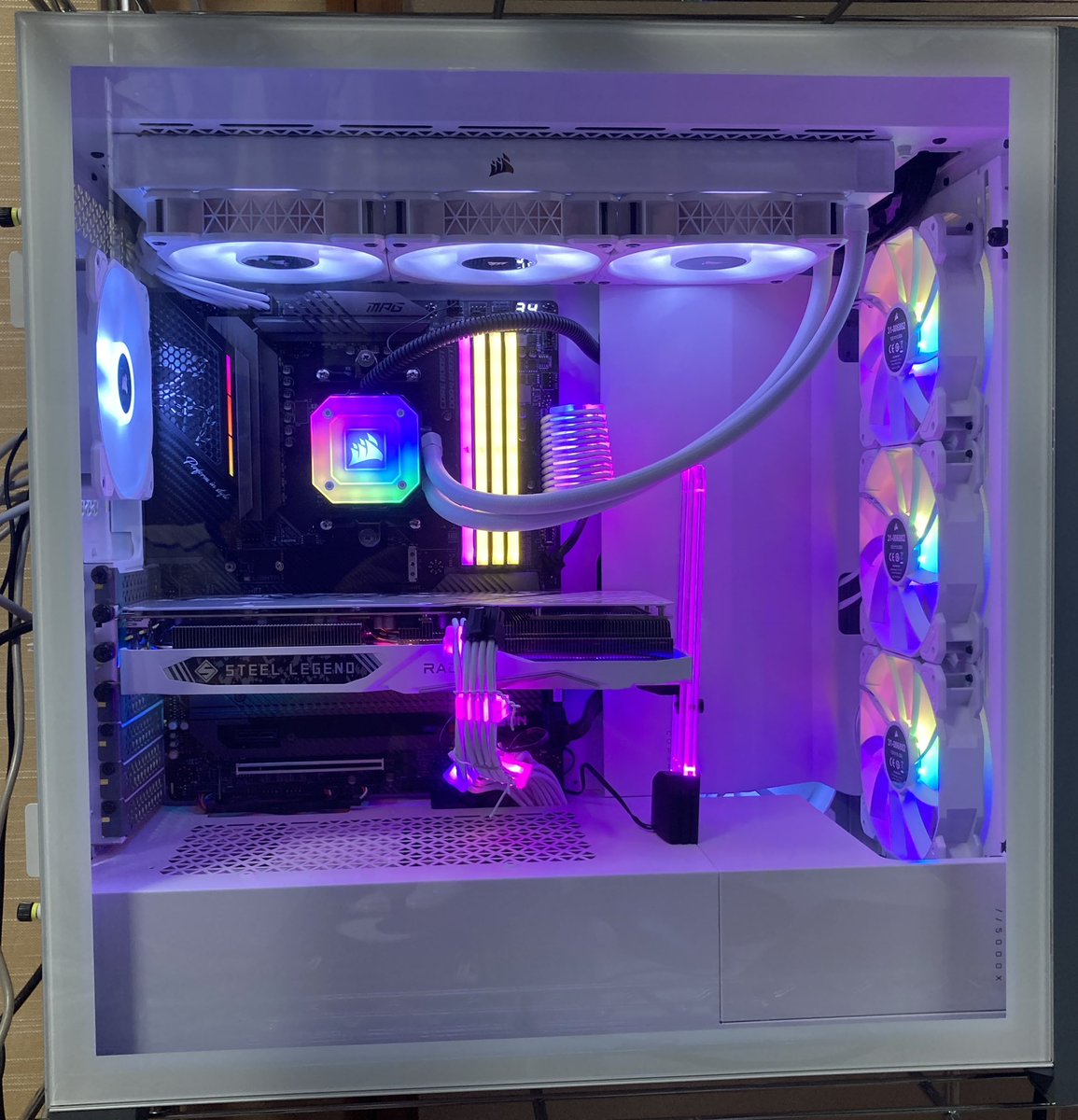 teioh__'s tweet photo. 新調(ほぼ中古
#自作PC
#AMD Ryzen9 5950X
#MSI MPG X570S CARBON MAX WIFI
#corsair H150i ELITE CAPELLIX
#asrock RADEON RX7600 steel legend
#corsair RM850 WHT 2021［850W  /Gold］
#corsair iCUE 5000X RGB 
#corsair CMN64GX4M4Z3600C18 64GB(16GBx4枚)
#monsterstorage MS950G55PCIe4HS-02TB https://t.co/BqCXOqTO7C