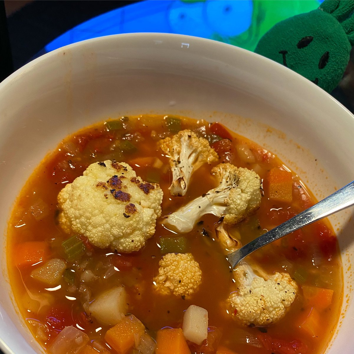 greenietravels's tweet image. The chunkiest of soups!
.
.
.
#vegetablesoup #soup #chunkysoup #roastedcauliflower #homemade #casagreenie #madefromscratch #homechef #vegetarian #vegan #tasty #eeeeeats #hotsoupinthesummer