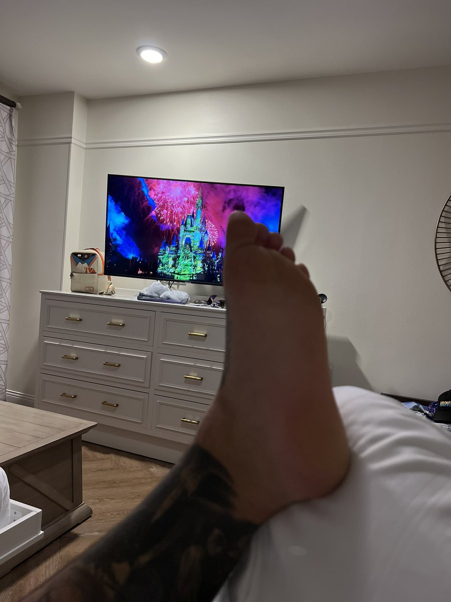JudasPoeOF's tweet photo. Who wants to give daddy a foot massage after being at Magic Kingdom for 11 hours 😏

#feet #feetfinder #feetfetish #disney #adultdisney #ftm #ftmporn #trans #transgender #transporn #transgenderporn #WaltDisneyWorld #onlyfans #daddy #massage #gay #gayporn #foot https://t.co/ldiuFXWFsY