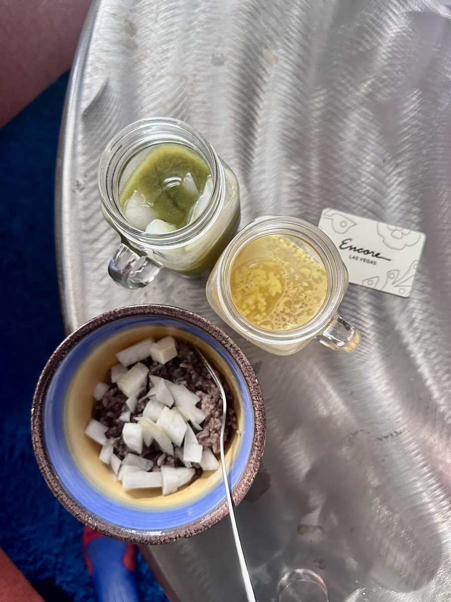 youlovejuice's tweet photo. The Basics. #riceandbeans #greenjuice #beefbonebroth https://t.co/p6vAS1uJZr