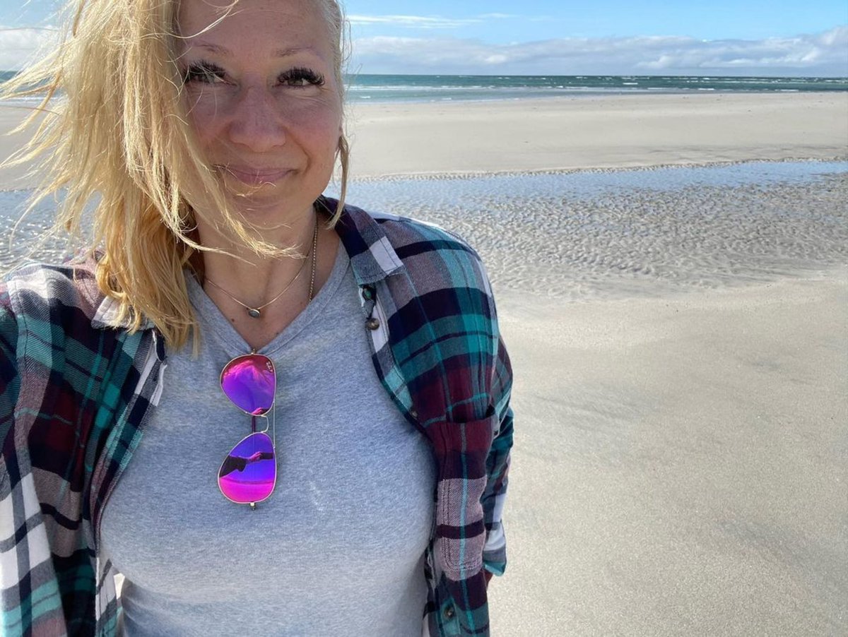 tarastravels's tweet photo. Flashback to one of my favourite solo Scottish adventures so far. Can’t wait to explore more islands! Many more adventures to come. 🙌🏼🏴󠁧󠁢󠁳󠁣󠁴󠁿💙🥃 

#flashbackfriday #travel #scotland #peakeradventures #travelingsassenach #totravelistolive #soloadventures https://t.co/lzqG1kpjki