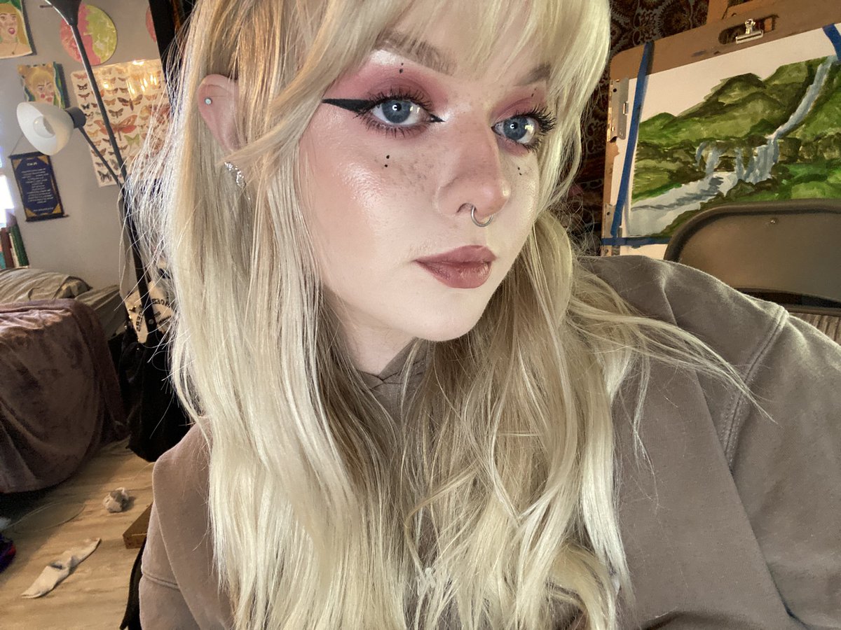 devilsnymph's tweet image. i only post on twt when i feel sexy