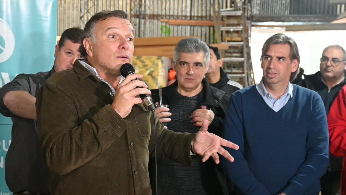alejoumpierrez's tweet photo. HISTÓRICO,3 MEVIR SIMULTÁNEOS EN ROCHA:Castillos andando, se lanzó Chuy y se viene 18 de Julio. 123 viviendas en total. @GobiernoRocha da terrenos y movimiento de suelos. Promesa electoral cumplida gracias a la excelente gestión de @juanpab_delgado. Entre todos podemos. https://t.co/s1wkhgG4f2
