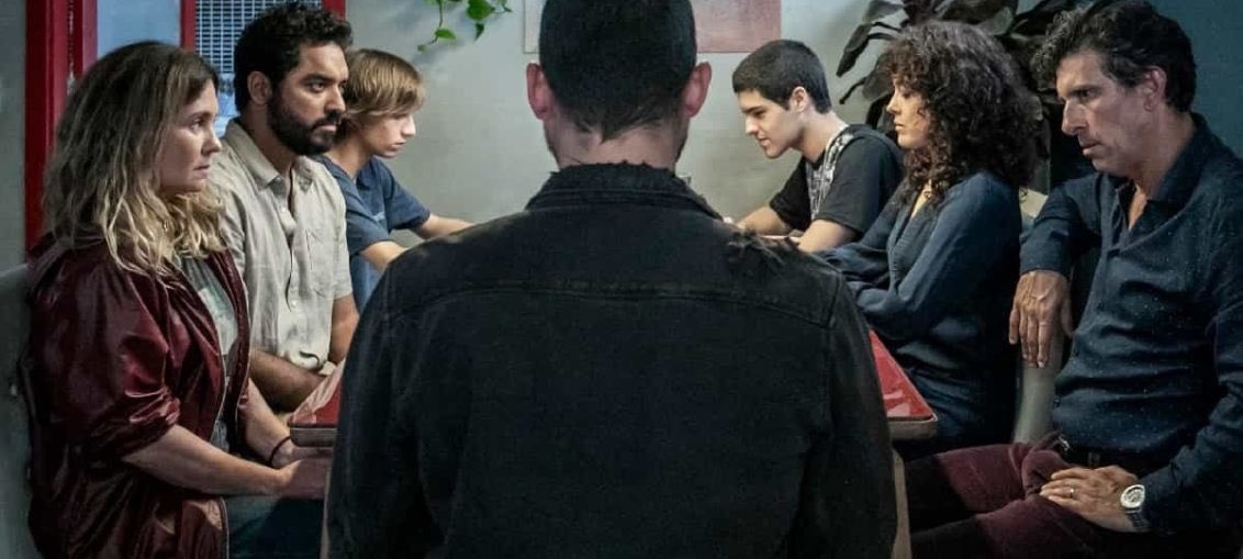 dizraissa's tweet image. Uma série não se torna boa só pelo elenco, ou pela história. #OsOutros é uma obra que te cativa do primeiro ao último minuto. Após ver, fica uma série de perguntas, e ai você entende a grandiosidade disso tudo. De longe, a melhor série nacional do ano é do @globoplay.