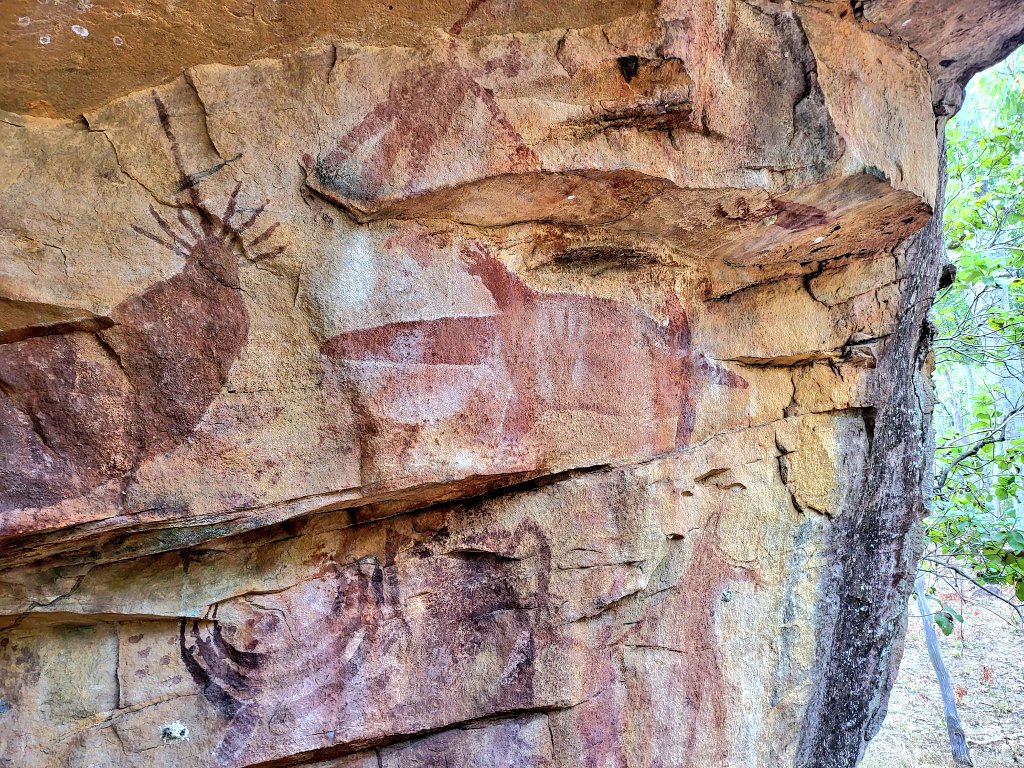 AUADRT's tweet image. Rounding out #NAIDOCWeek2023 your @AustralianArmy #DroneRacing Team pilots @HueyFPV &amp;amp; #MacDaddy find themselves in NQLD with team sponsors @kjr_au and #JarramaliTours discovering and cataloguing First Nations art with their drones.
#ForOurElders #NAIDOCWeek
#SendIt!
@ChiefAusArmy
