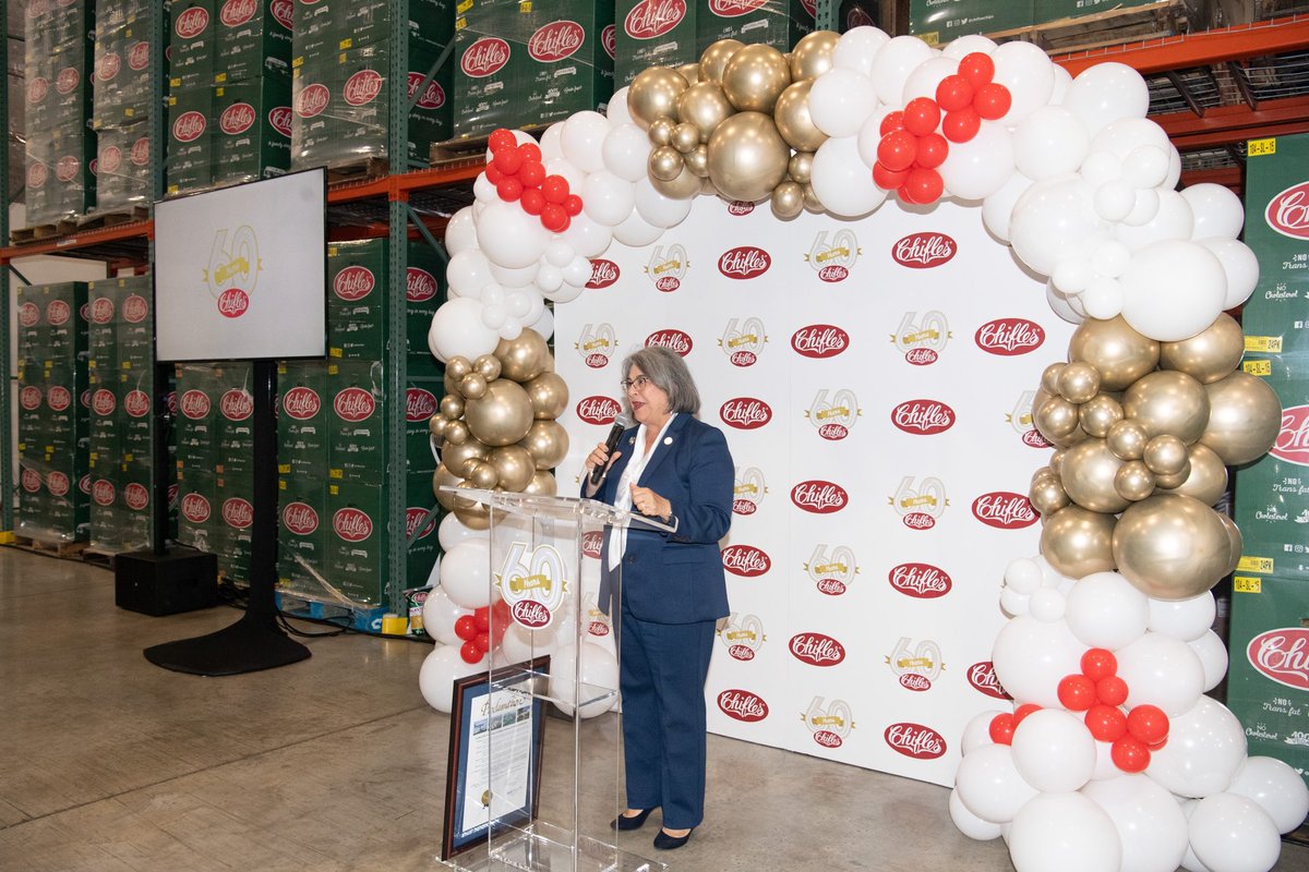 MayorDaniella's tweet photo. Congratulations to @chifleschips on their 60th anniversary! 🎉 

This nationally successful snack embodies the spirit of entrepreneurship and triumph over adversity. I am proud to celebrate this immigrant-owned business and their ongoing success in Miami-Dade and beyond! https://t.co/1zvomLQaiJ
