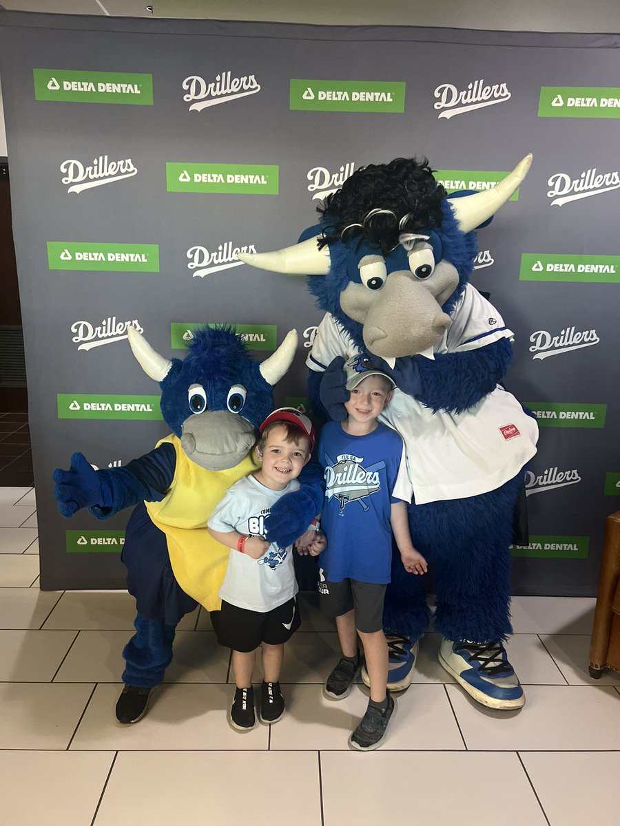 AbbieClick's tweet image. Our little fans! #deltadentalsmiles