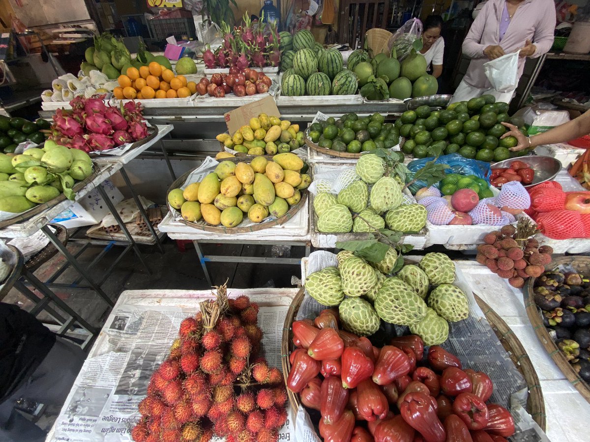 去年の今頃はベトナム（写真）4年前は台湾、5年前はタイ、6年前はイタリア〜チェコ〜ドイツ、7年前は四国一周。また一ヶ月程度、梅雨から脱する生活に戻したいと思いつつ、ナースコールで「泣いてる赤ちゃん迎えに来て👶」と言われたので行かねば https://t.co/y9xeKJMk4u