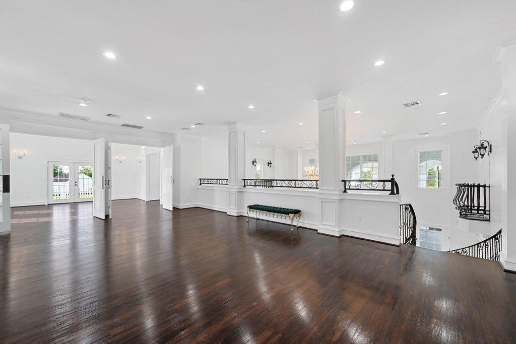 SMB_Jay's tweet photo. How much would you charge for a cleaning of a 6400 sq ft event center like this? They typically have weddings, anniversary parties and other events there. Cleaning it for the first time next week. Wish us luck ๐
#remotecleaning #smb https://t.co/cPNGPMo3RO