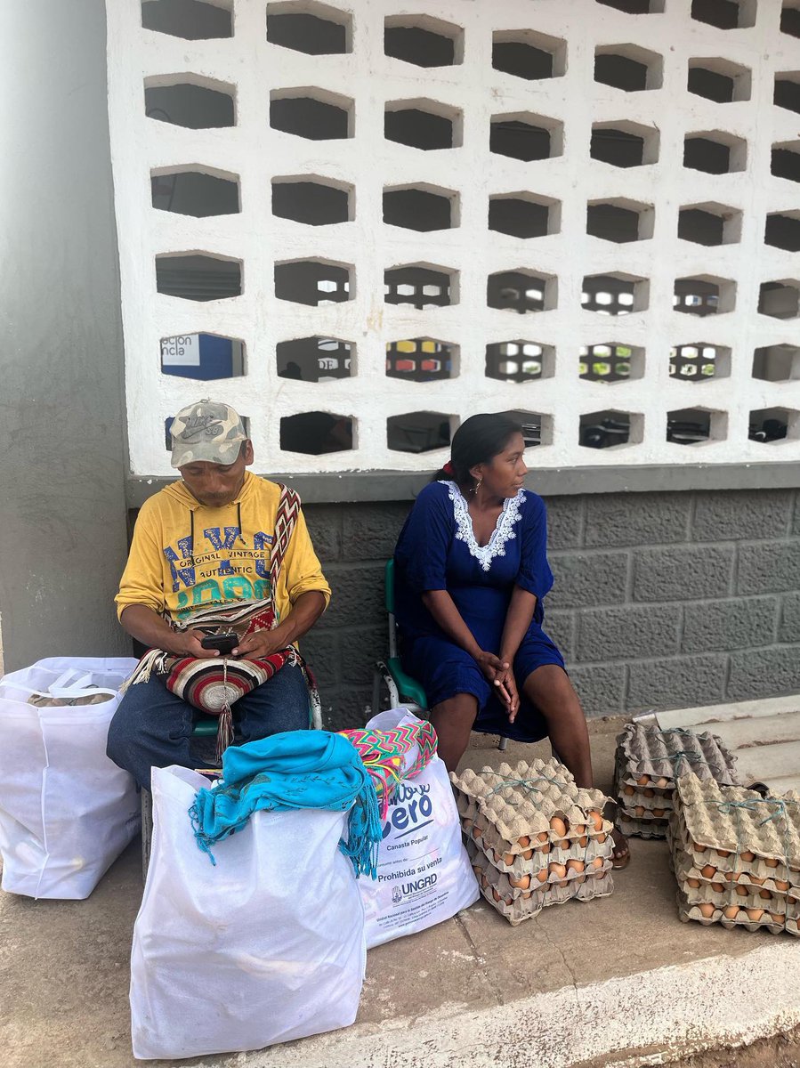 olmedolopezm's tweet photo. #GobiernoDelCambio @UNGRD está entregando hoy #CanastasPopulares a familias de #LaGuajira. Son 1.115 en #Manaure y 1.000 en #Riohacha beneficiadas con kits de alimentos perecederos y no perecederos. Haca parte del programa #HambreCero que promueve el presidente @petrogustavo https://t.co/Rpd0IE4ta9