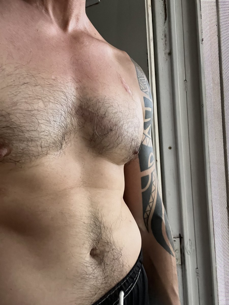 GuerreroUlises3's tweet photo. Pues ya 2 meses que retome el Gym y que les cuento ; descubrí una pastillas que producen acá en chihuahua:  que mejoran la digestión, con espirulina, clórela, melena de León. Citrato de magnesio y me han quitado el dolor insoportable de hernias discales y no me voy a operar ✨🙏🏻 https://t.co/HJQv5A2Q7L