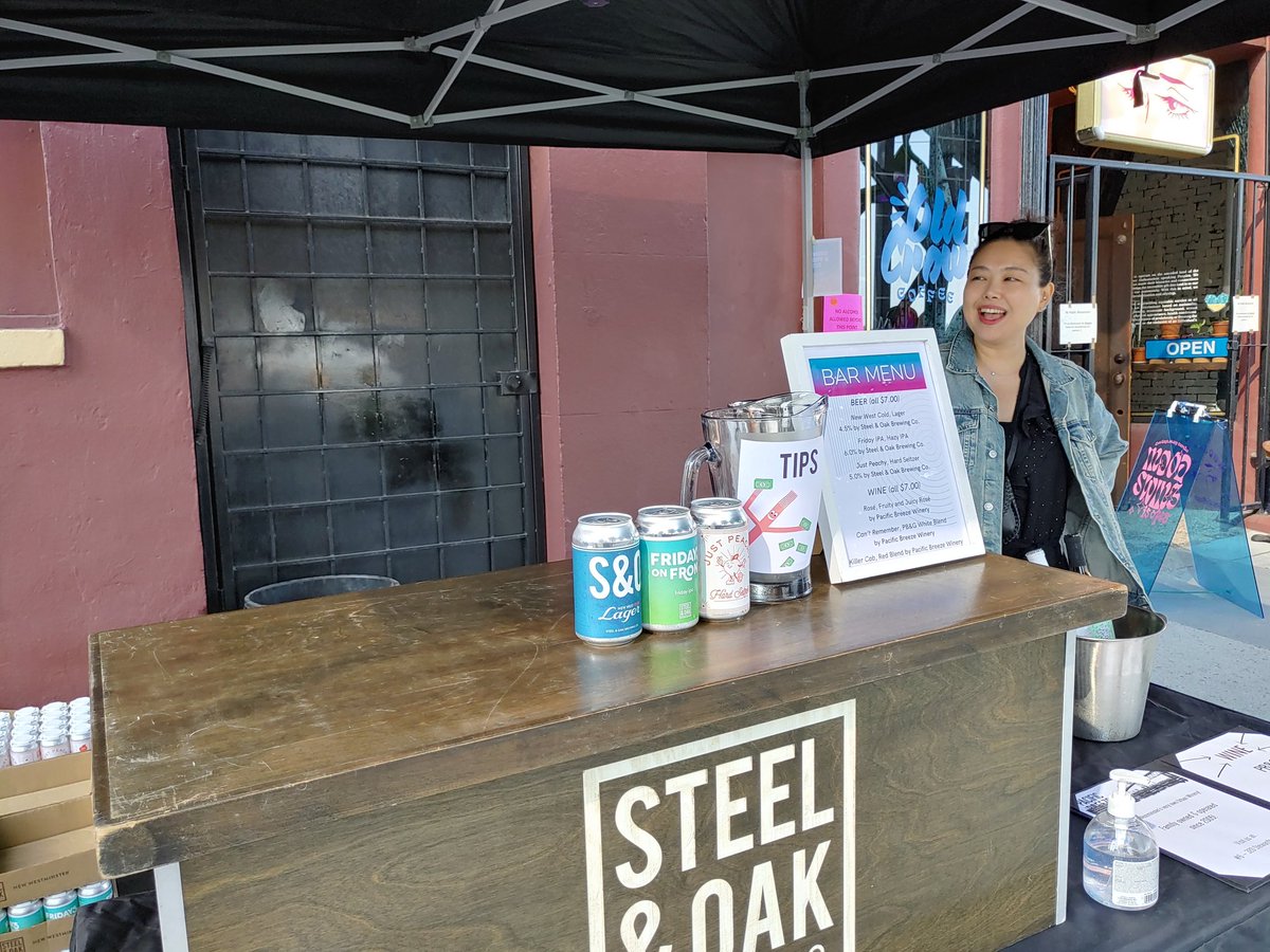 stephenbraverm1's tweet photo. The first #FridaysOnFront of the summer is underway!
Live music, variety of food trucks, Steel &amp; Oak craft beer and Kid Zone.
All welcome to enjoy on Front Street. Downtown #NewWestminster #FridayNight #FridayFunday https://t.co/qfnXD0G0A2