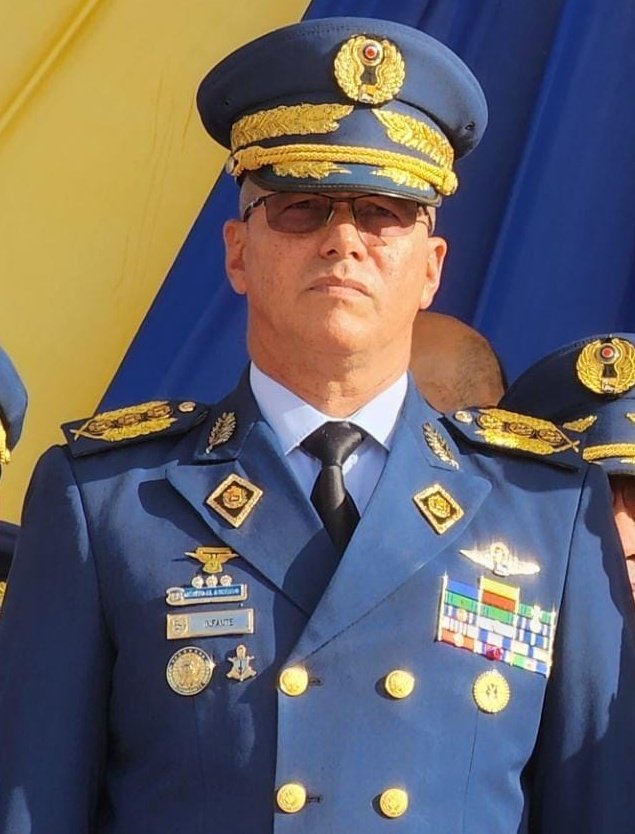 ¡Entérate! Conozca los nuevos nombramientos realizados por el Pdte. Constitucional y CJ #FANB @Nicolásmaduro a nuestros dignos Oficiales de la Patria que forman parte del Alto Mando Militar:

1) Cmdte. General del EJB: MG José Murga Baptista