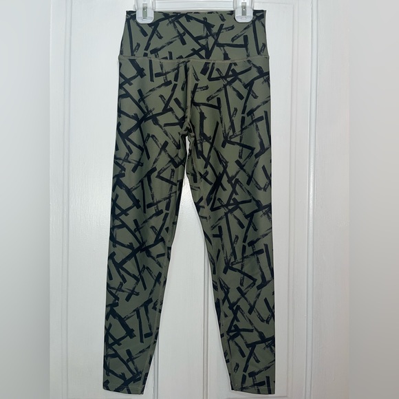 Aly12799's tweet photo. So good I had to share! Check out all the items I'm loving on @Poshmarkapp #poshmark #fashion #style #shopmycloset #sage #lululemonathletica #maaji: https://t.co/jqV9jGhWGO https://t.co/bJOWYmS2Xr