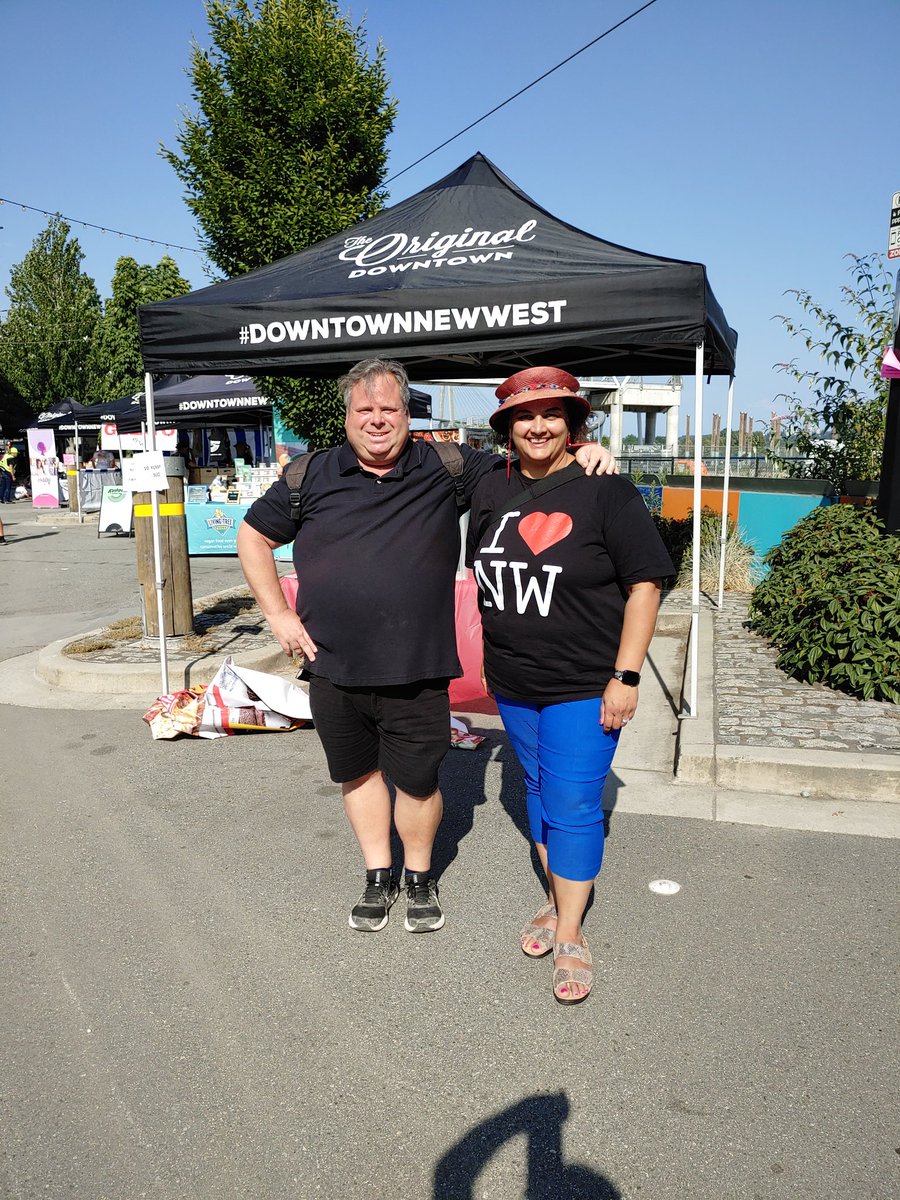 stephenbraverm1's tweet photo. Always a pleasure chatting with #NewWestminster City Councillor @RubyCampbell.
On hand for the kickoff of #FridaysOnFront.
Supportive neighbour.
Great listener. Strong advocate for the city, neighbourhoods and communities. Front Street. #NewWestminster https://t.co/ToQCbr8JCm