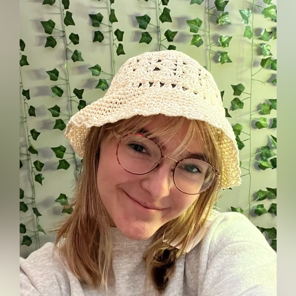 jakhot10's tweet photo. So good I had to share! Check out all the items I'm loving on @Poshmarkapp #poshmark #fashion #style #shopmycloset: https://t.co/QIrozxNy8q https://t.co/FgcSeNnLsd
