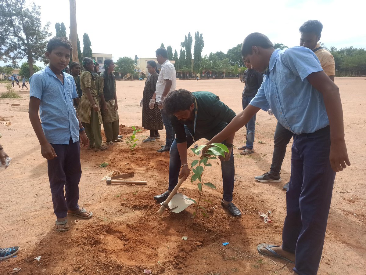 CapgeminiIndia's tweet photo. To mark #NationalEnvironmentMonth🌱, we recently participated in a series of #treeplantation drives🌳, an initiative supported by our Digital Citizenship program, with students from GHS Jyothipura, Bengaluru & GHS Bansilalpet, Hyderabad. Take a look!
#GetTheFutureYouWant https://t.co/8N7q7rgmbD