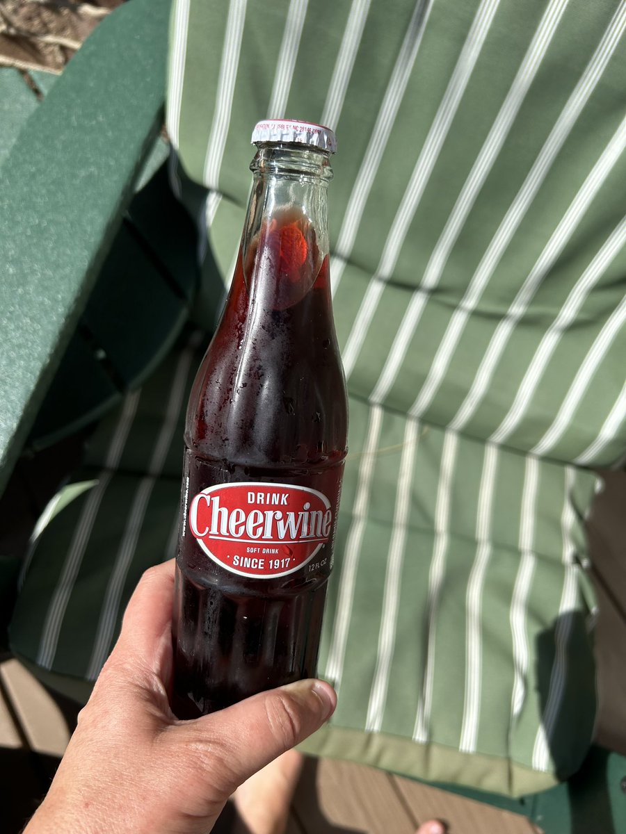 sixfortheroad's tweet photo. @DrinkCheerwine #cheerwinesummer https://t.co/5Kt7YDut1S
