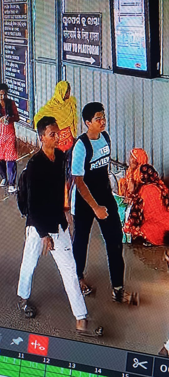 News18Odia's tweet image. #ଅପହରଣ_ନୁହେଁ, #ନିଜ_ଇଚ୍ଛାରେ_ଯାଇଥିଲେ_୨_ଛାତ୍ର

-ଚନ୍ଦକା ଅଞ୍ଚଳରୁ ୨ ଦଶମ ଛାତ୍ର ଅପହରଣ ଘଟଣା
-ସାମ୍ନାକୁ ଆସିଲା ଅପହରଣ ପଛର ପ୍ରକୃତ ସତ
-ଅପହରଣ ନୁହେଁ, ନିଜ ଇଚ୍ଛାରେ ସ୍କୁଲରୁ ଯାଇଥିଲେ ଛାତ୍ର
-ମିଛ ଅପହରଣର ଗୁମର ଖୋଲିଲା ସିସିଟିଭି
-ଭରତପୁର ଓ ଫାୟାର ଷ୍ଟେସନ୍‌ ଛକର CCTVରୁ ମିଳିଲା ସତ
@cpbbsrctc #ChildMissing @dcpbbsr