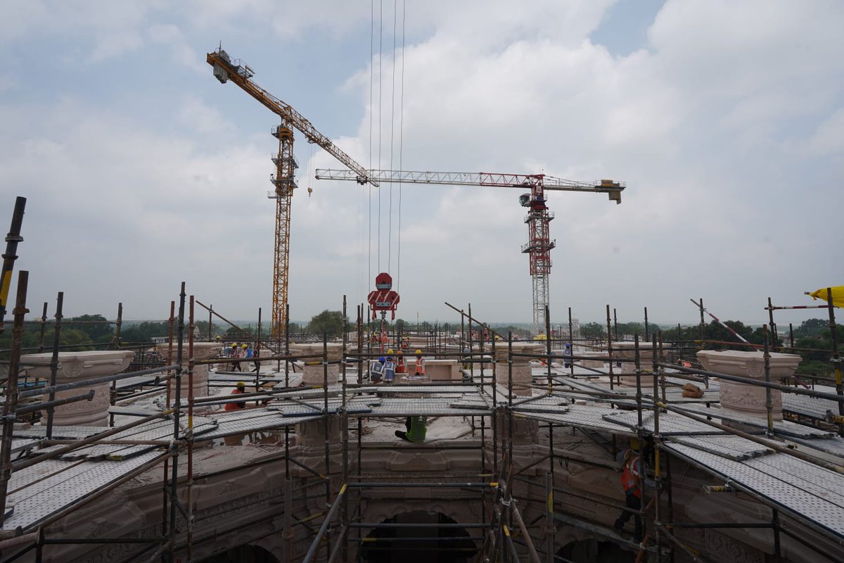 श्री राम जन्मभूमि मंदिर के प्रथम तल पर चल रहा निर्माण कार्य Construction work going on as per schedule on the first floor of Shri Ram Janmabhoomi Mandir.