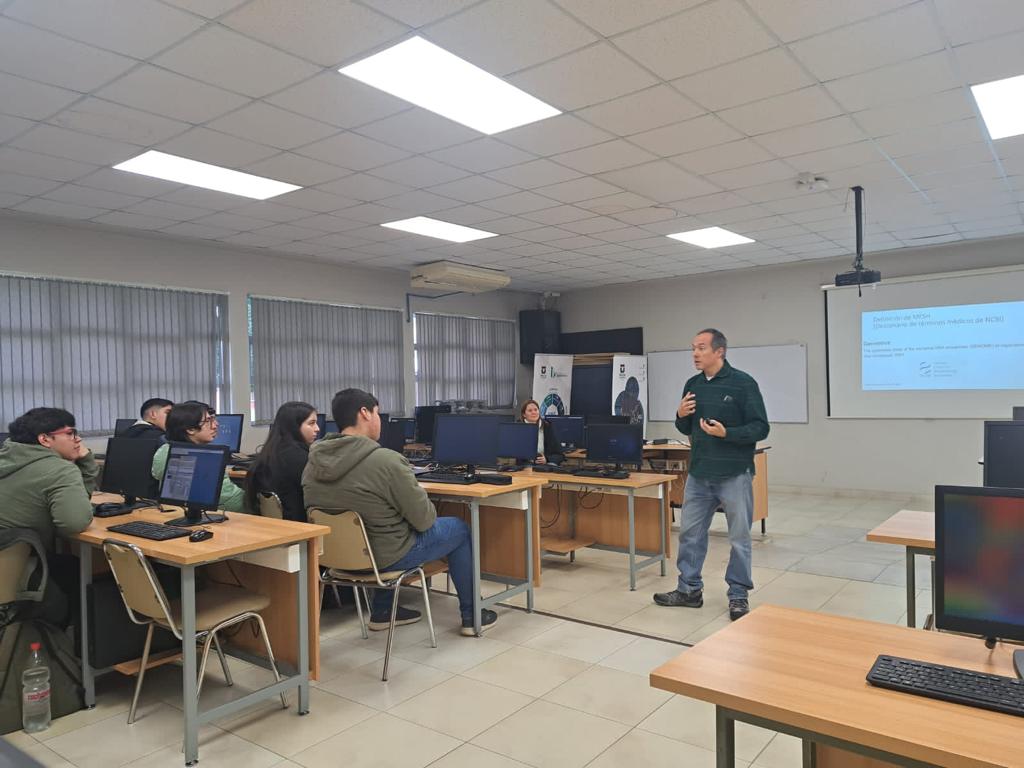 ICBUTALCA1's tweet photo. Finalizamos nuestra escuela de invierno con un día dedicado a la genómica🧬💻 Queremos agradecer a todos los asistentes por su compromiso, entusiasmo y participación activa durante todo el programa. 🙌🌟

#EscuelasDeInvierno
#SomosUTalca
#UTalca #ICB
#Bioinformaticautalca https://t.co/uPcYvFtnQi