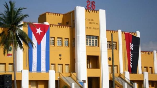 El Buró Político acordó otorgar la sede del acto nacional por #70Moncada a Santiago de Cuba,  por sus resultados. Cienfuegos y Sancti Spíritus, provincias destacadas. Reconoció a Ciego y Matanzas, y felicitó al pueblo por ser el principal protagonista.
#ConTodosLaVictoria