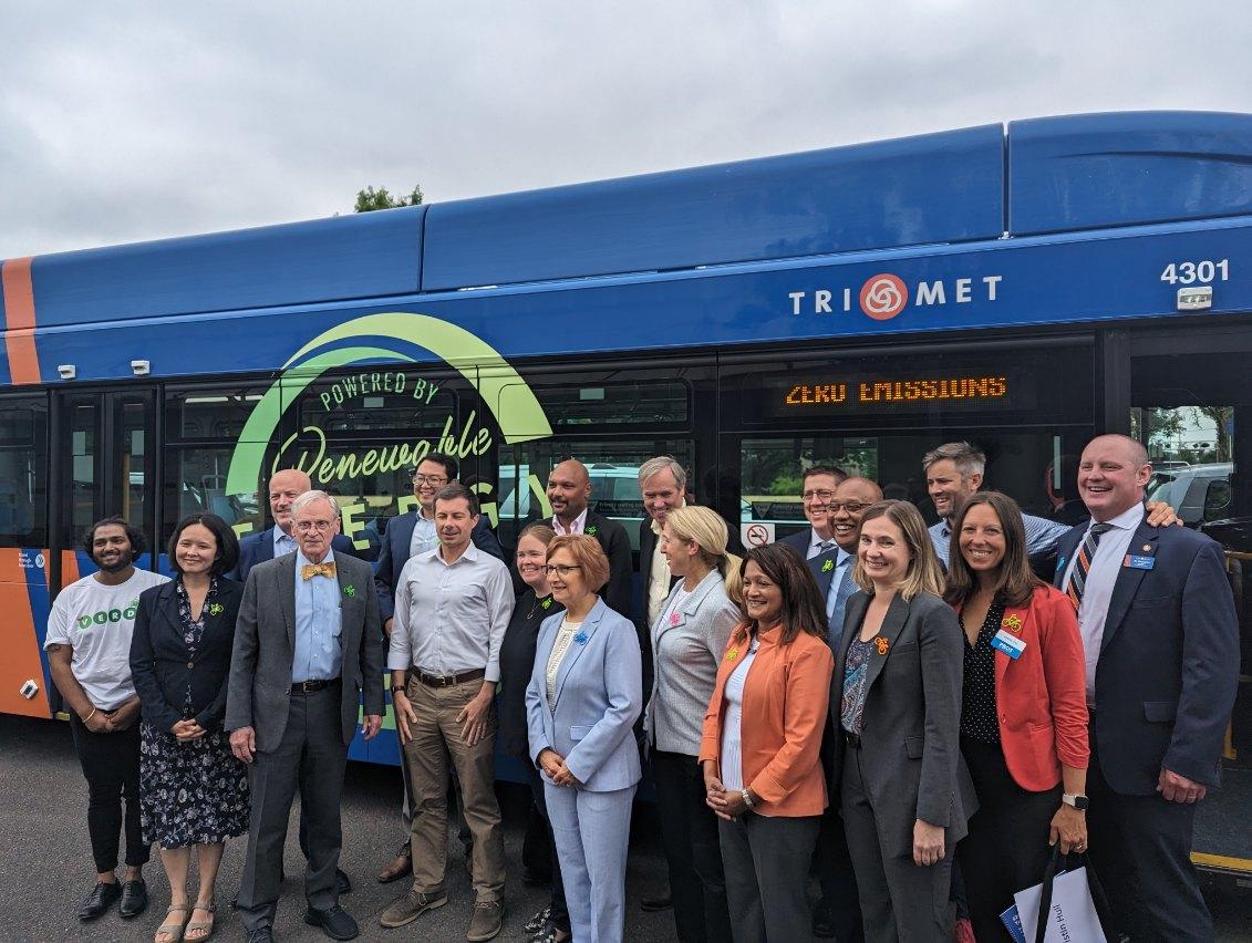 KhanhPhamForOR's tweet photo. Great to tour 82nd Ave today with US Sec of Transpo Pete Buttigeig. We can turn this former state highway into a thriving community boulevard that is safer, with more trees, more public transit and more affordable housing #orpol #orleg #VisionZero #developmentwithoutdisplacement https://t.co/CvnhxjjyRA