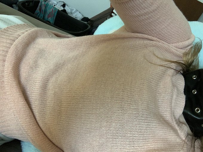 When you have get re-dressed mid-photoshoot cause your phone nearly dies https://t.co/dWXdecrsd3<a href="/tag/manyvids"class="tags"><span>#manyvids</span></a>