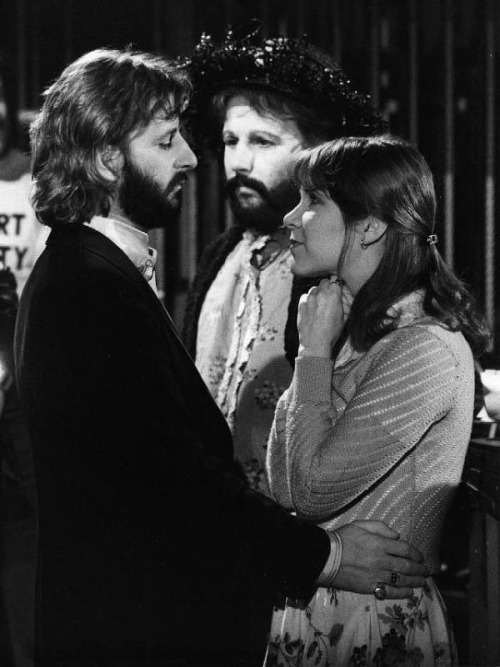 BrutusMaximusX's tweet photo. #1970s #MovieIconics #Iconc #TheBeatles
Carrie Fisher in the 1978 TV movie Ringo.
John Ritter, Vincent Price, Art Carney and Ringo Starr https://t.co/NIaEONbWAG
