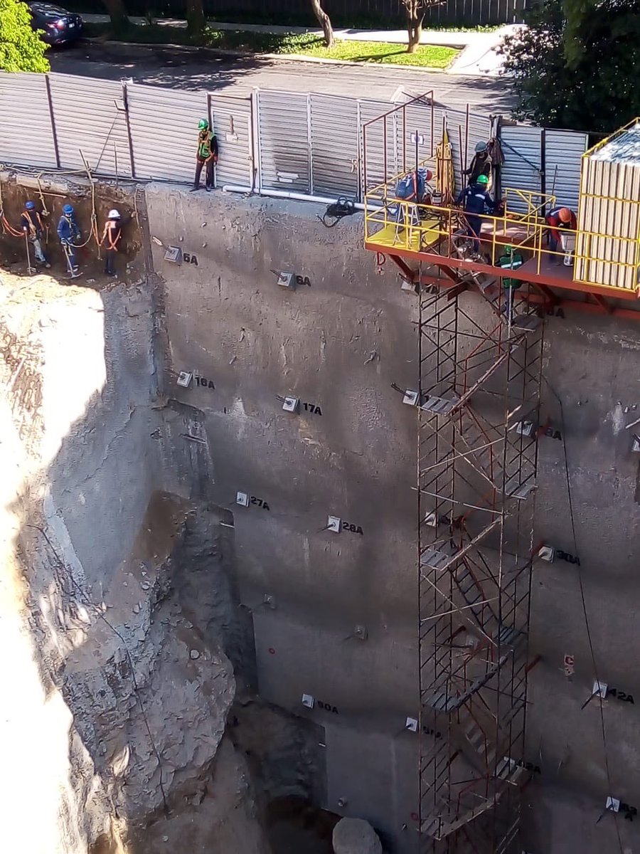 Pues el alcalde <a href="/mauriciotabe/">Mauricio Tabe Echartea</a> sigue tolerando la obra de ALPES 1150 en Lomas de Chapultepec. Argumenta la LEGALIDAD del mismo y a él le parece que este HOYO es para una casita. 🙄Será que en MH aterrizó la #corrupcioninmobiliaria de BJ? El grupo de <a href="/JorgeRoHe/">Jorge Romero Herrera</a> y sus MALOS usos.