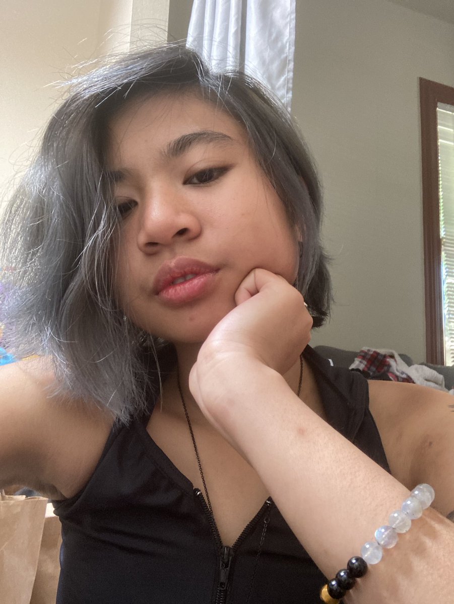 CynththeK's tweet photo. @sollymcwolly Got a new cut and color recently and I was really feelin myself 🖤 https://t.co/2yPhZPp9L7