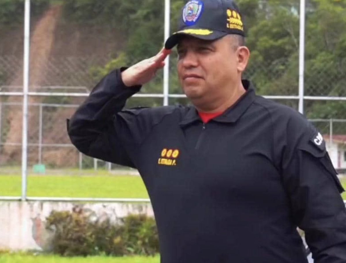 vladimirpadrino's tweet photo. Nuestra gloriosa, leal e infatigable Guardia Nacional Bolivariana será comandada por un oficial de valiosa experiencia en el mantenimiento del orden interno y la seguridad ciudadana; el M/G Elio Estrada Paredes ¡Vienen nuevos retos! Ante ellos ¡Todo el compromiso! ¡Adelante! https://t.co/pNMw55go66