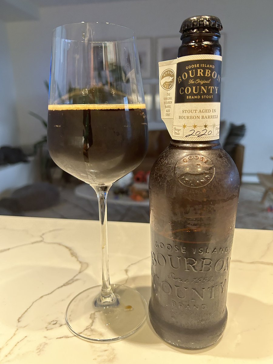 pouring a bottle of goose island bourbon county brand stout, vintage 2020. because it’s friday :P @GooseIsland #bourboncounty #bourboncountybrandstout #stout #imperialstout #beertography #beersnob #beernerd #friyay