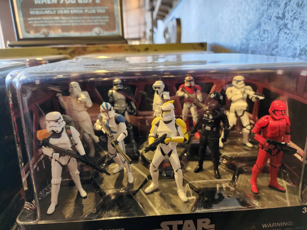 tank4daCubz's tweet photo. @zsoto16 @jzod138 @CubSmurf Awww yeah, baby!!!
#DowntownDisney #StarWars #DarkSabre https://t.co/dhqB43C5R6