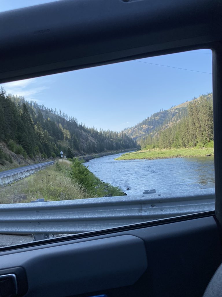 iTeachAginIdaho's tweet photo. Took the Bronco out today and took the front panels off … she’s 1/2 topless. I sure love where I live. #Idaho #CamasPrairie #Bronco #DirtyWindshield #ClearwaterRiver https://t.co/4s7X5kYSAE