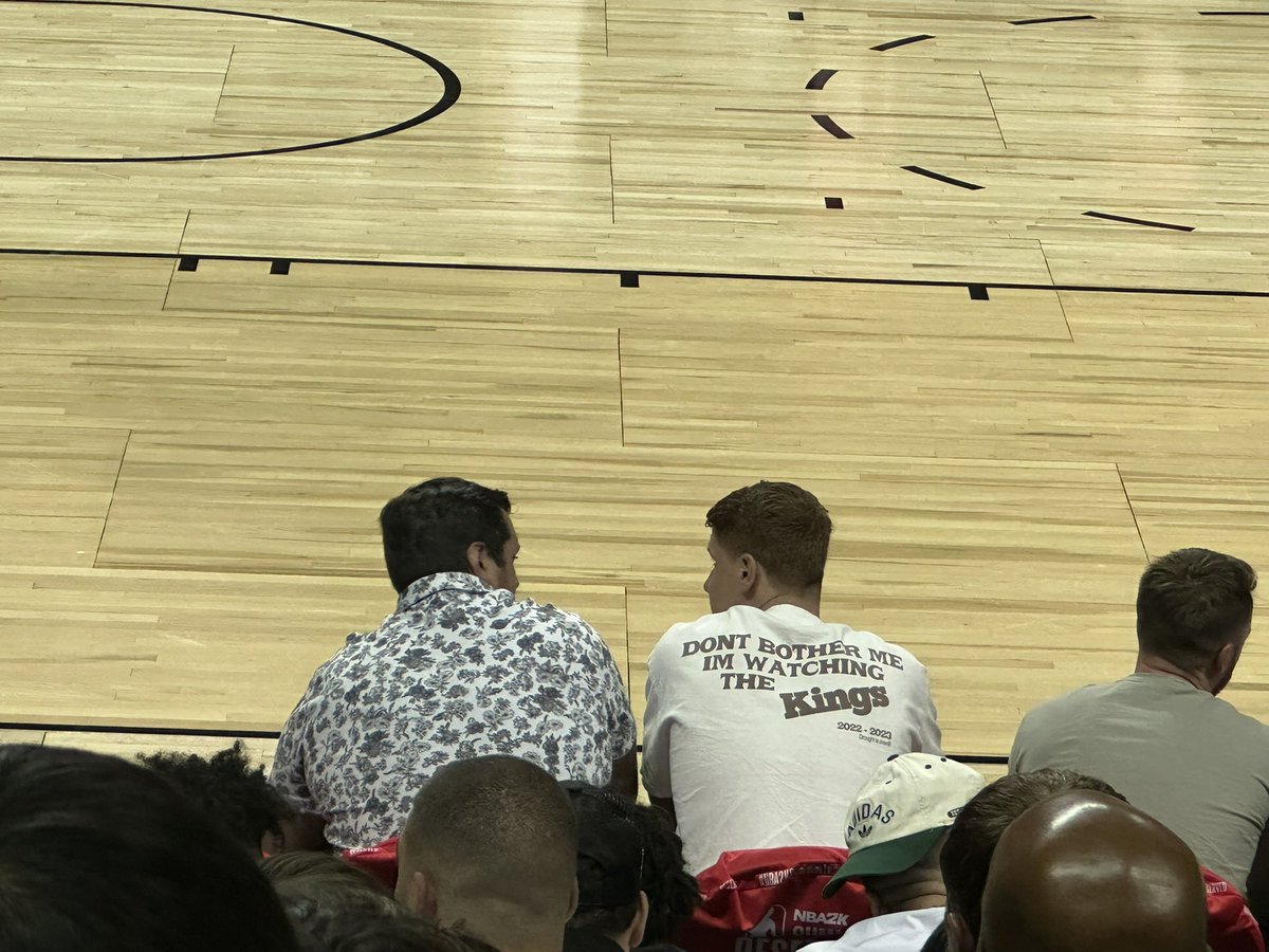sugit's tweet photo. @KevinHuerter at #NBA2KSummerLeague.  I need this shirt @SacramentoKings !! https://t.co/oHdaOgEmsj
