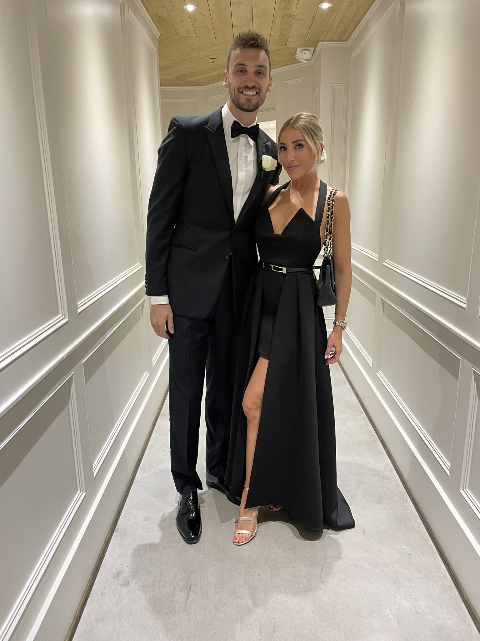 Sam Dekker on Twitter: “My hot date! https://t.co/pN8WbeUe42” / Twitter