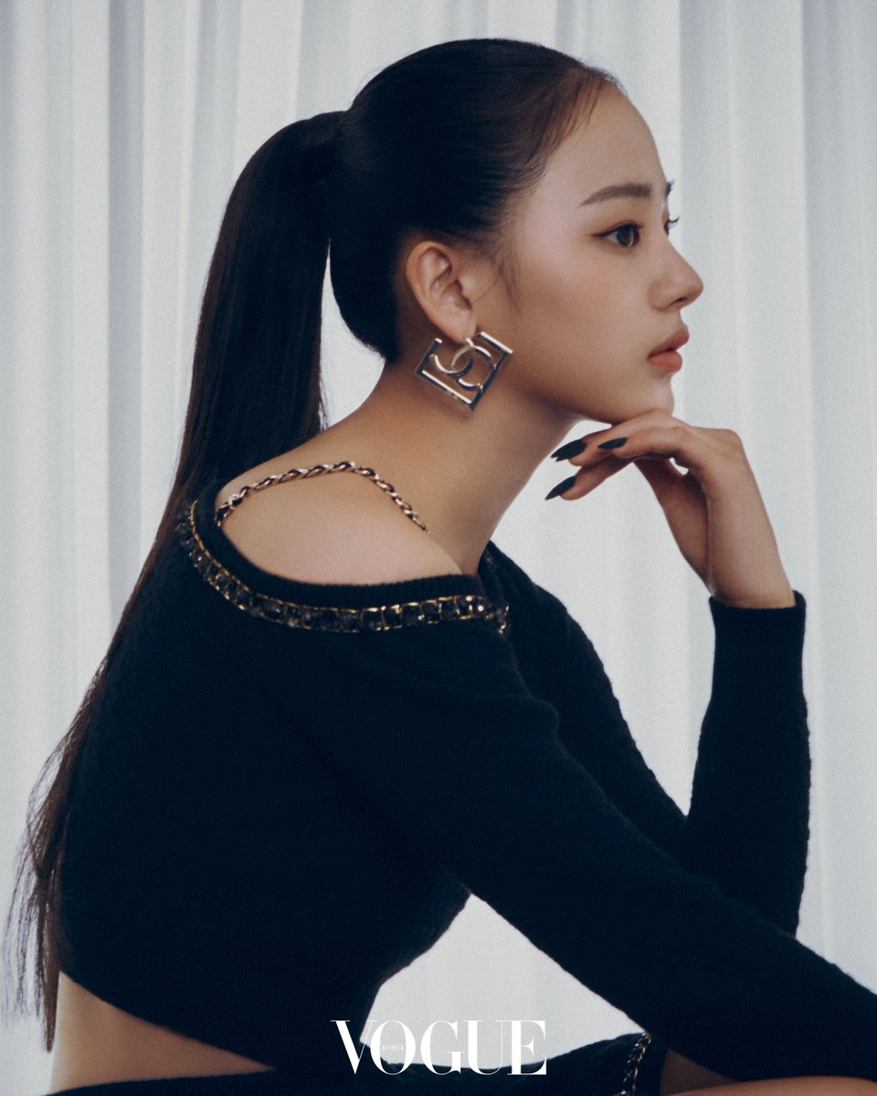 VogueKorea's tweet photo. #협찬 #VogueDigitalCover #SuperMINJI
“Look, it’s the new MINJI!”

<보그 코리아> 디지털 커버의 새로운 주인공. 때로는 우아하고 어쩌면 터프한, 민지 그대로.

더 많은 화보와 인터뷰는 <보그 코리아> 8월호에서. https://t.co/BUDOTeVECp