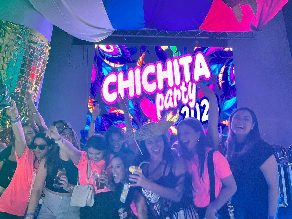 michelle1005_'s tweet image. Que buena chichita #prom2012